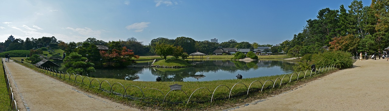 s-20141025 後楽園今日の園内沢の池ワイド風景 (1)