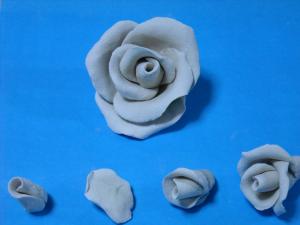 バラの花を作ってみましょう おもしろ紙粘土遊び こんなもん出来ました
