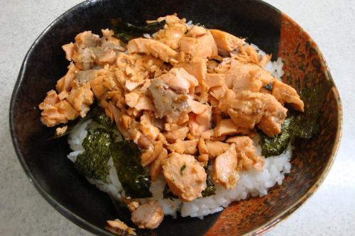 100801-102ほぐし焼鮭丼(縮小)