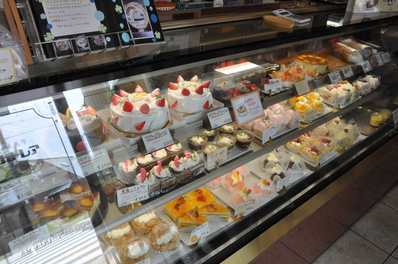 京都山科 カトレア 新十条店 可愛いケーキ屋さんの店売りケーキバイキング 食べてぼやいて今日も熟睡