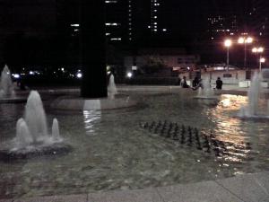 大阪城公園の夜の噴水（大阪城 城灯りの景 2012）
