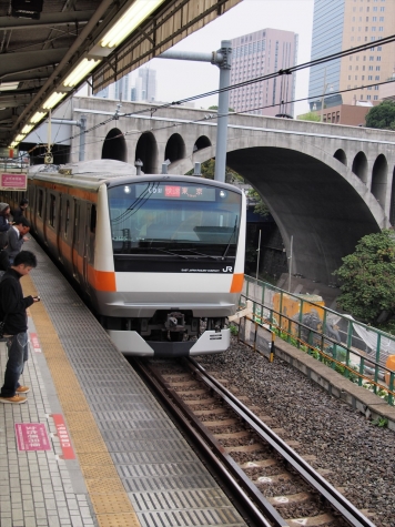 中央線快速 E233系 電車