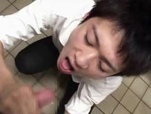 ゲイ動画：俺はフェラ願望のスーツリーマン顔射希望っす !!