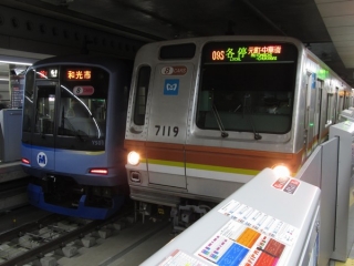 副都心線渋谷駅で並ぶ横浜高速鉄道Y500系と東京メトロ7000系。
